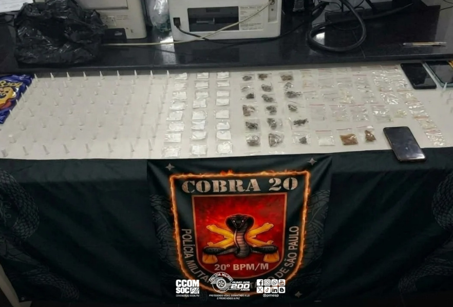 PM prende um adulto e um adolescente em flagrante por tráfico de drogas no Engenho Novo