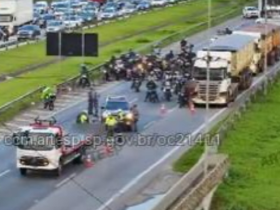Motociclista morre na rodovia Castelo Branco ao cair na pista e ser atropelado por caminhão