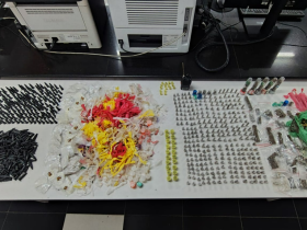 PM prende em flagrante homem com mais de 2,4 mil porçoes de droga no Jardim Júlio PM prende em flagrante homem com mais de 2,4 mil porçoes de droga no Jardim Júlio