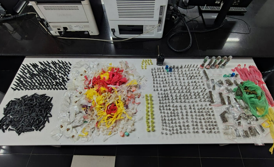 PM prende em flagrante homem com mais de 2,4 mil porçoes de droga no Jardim Júlio