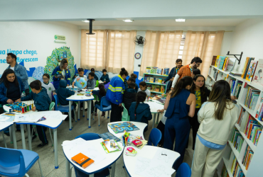 Escola básica de Jandira ganha biblioteca com 1,2 mil livros e equipamentos de pesquisa