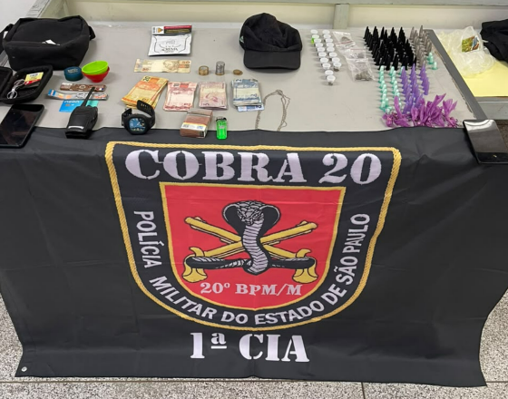 Polícia flagra um adulto e um adolescente com grande quantidade de drogas no Jardim Júlio